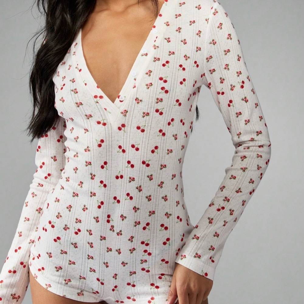 Missguided+ White and Red Floral V-Neck Pajama Top